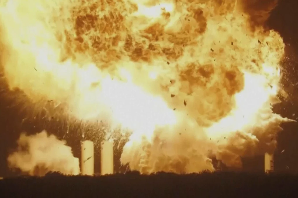 You are currently viewing SpaceX’s Starship Explodes During Test Flight in Texas: A Major Setback for Elon Musk’s Mars Ambitions