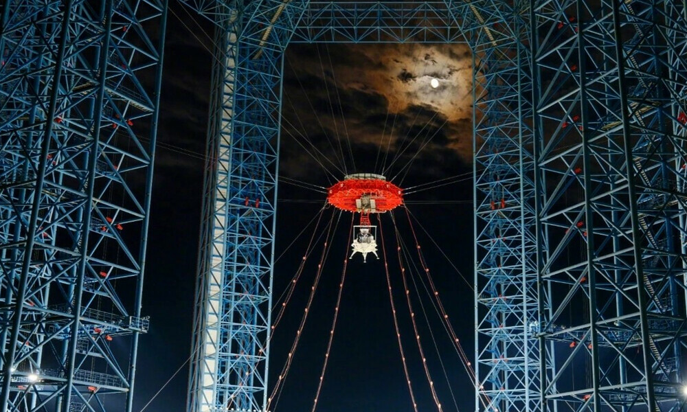 China Successfully Tests Manned Lunar Lander for 2030 Moon Mission