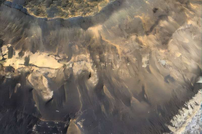 Breakthrough Discovery: Thick Martian Clay Layers Could Preserve Evidence of Life