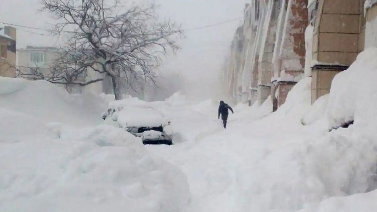 Russia Paralysed by Record-Shattering “Snow Apocalypse”