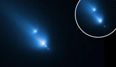 NASA Camera Captures Moment Comet Violently Tears Apart