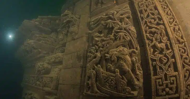 A 600-Year-Old City Perfectly Preserved Under Qiandao Lake