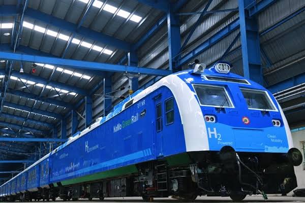 India Debuts First Indigenous Hydrogen Fuel Cell Train