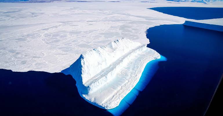 Melting Beneath Antarctica: The High-Stakes Race to Install a Deep-Sea Deflector