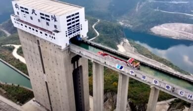 China’s Sky-High Ship Elevators