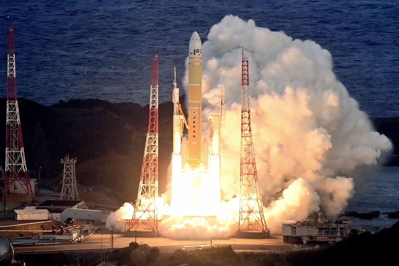 JAXA Launches Historic Martian Moon Probe